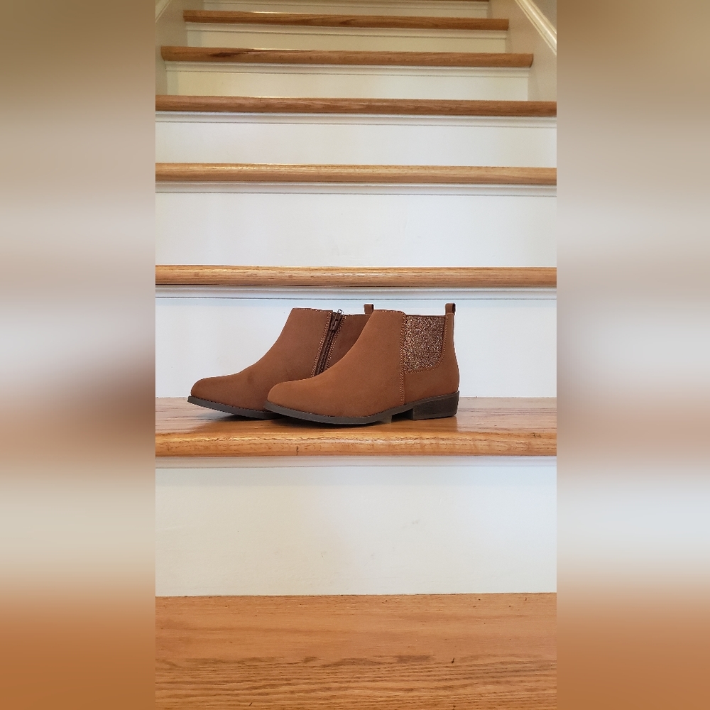NWT Rachel Zoe Suede Boots Size 4 Kids